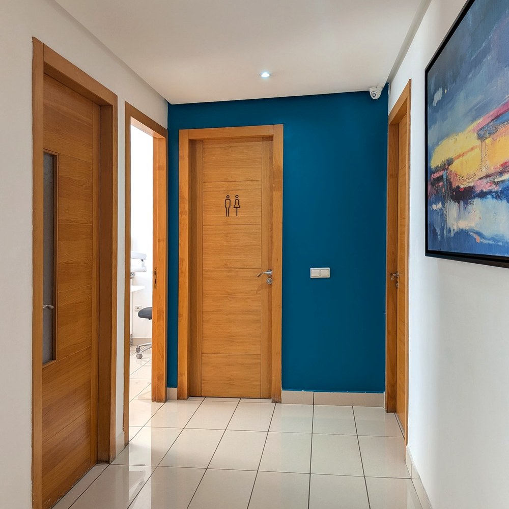 Le couloir du cabinet dental eden